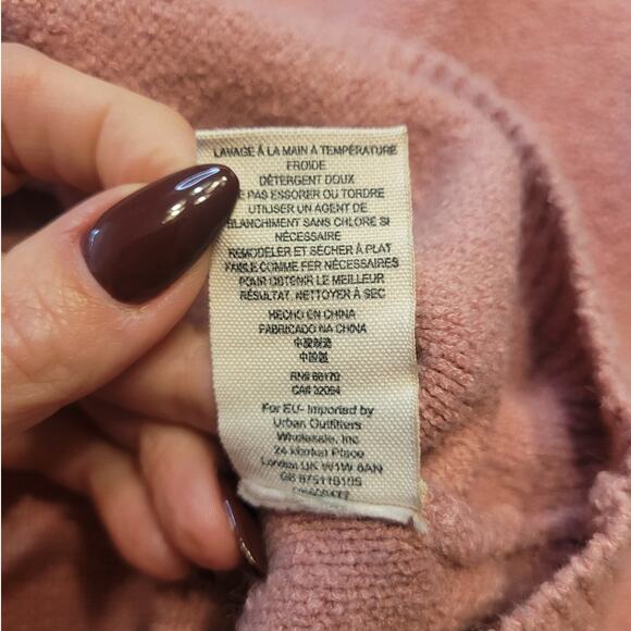 Free People “Take Me Places” Pink Knit V-Neck Sweater M – Oversized Soft Girl - Picture 8 of 8